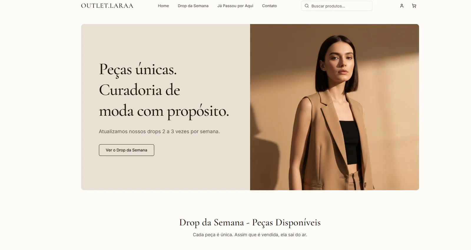 Loja virtual de moda com hero em tons claros mostrando peças únicas e curadoria por temporada